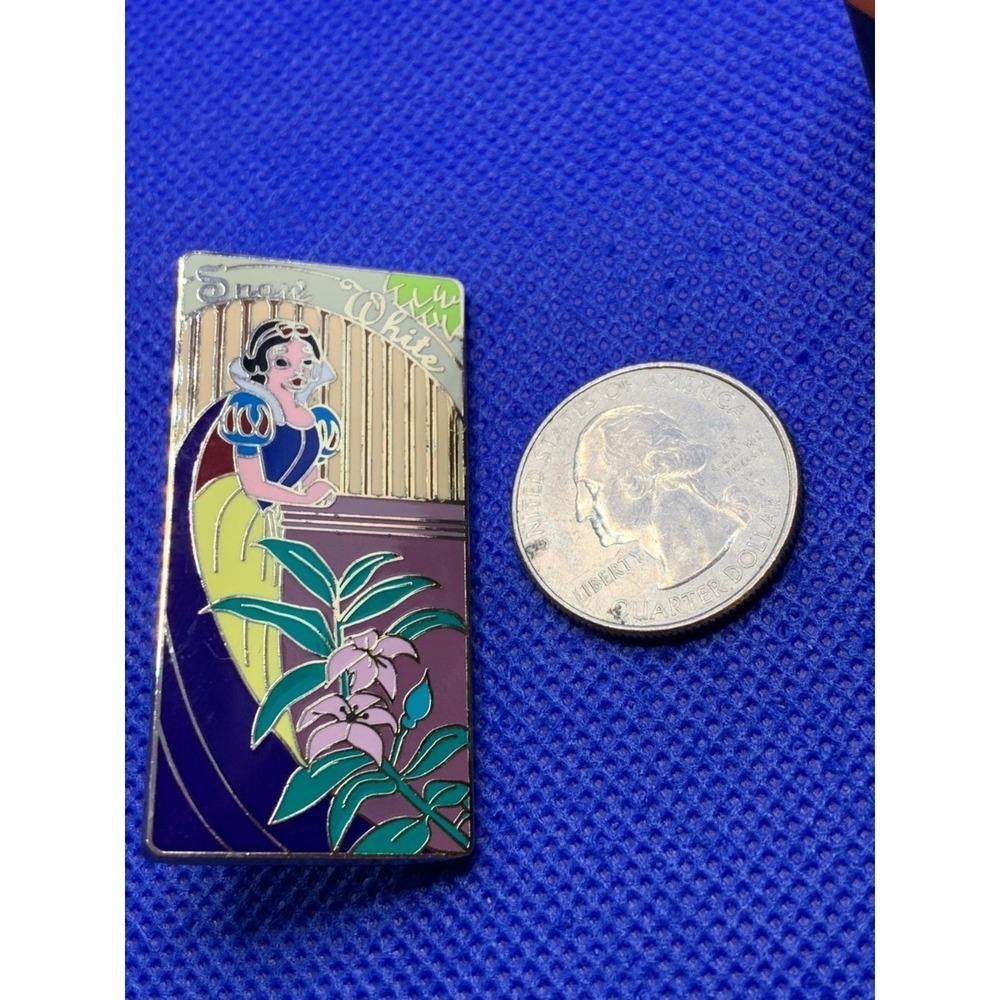 Snow White Disney Auctions LE Limited Edition 1000 pin Princess - Picture 2 of 5